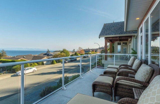 Home in Nanaimo - 0ceanview retreat