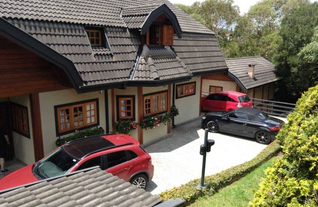 HOME WOOD VILLAGE HOUSE