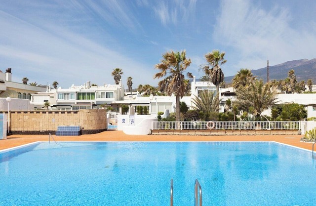 Home2Book Cozy Apt Pool & Tenis Court, El Porís