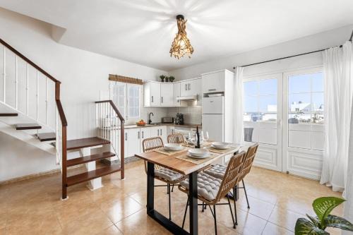 Home2Book Delightful Órzola Duplex by the Coast