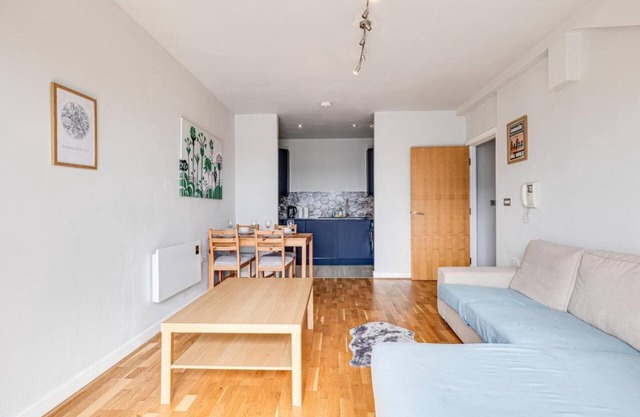 Homely 2-Beds 2-Bath Apartment in Manchester