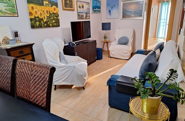 Homely House With Shared Pool and FREE Wi-Fi