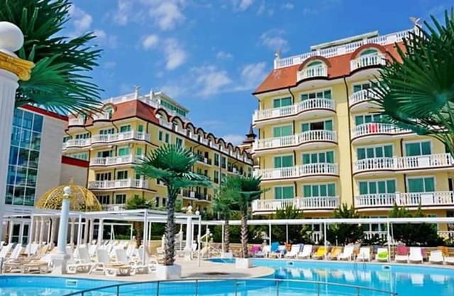 Homerez - 20 m away from the beach! Studio with shared pool, jacuzzi and balcony