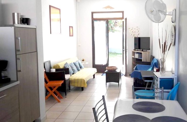 Homerez - 30 m away from the beach! House for 5 ppl. at l'Étang-Salé les Bains
