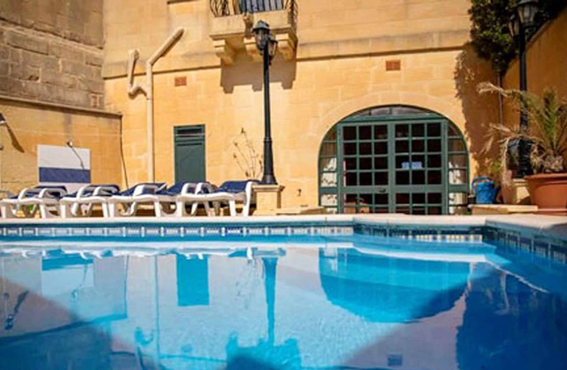 Homerez - Amazing villa for 10 ppl. with shared pool at L-Għarb