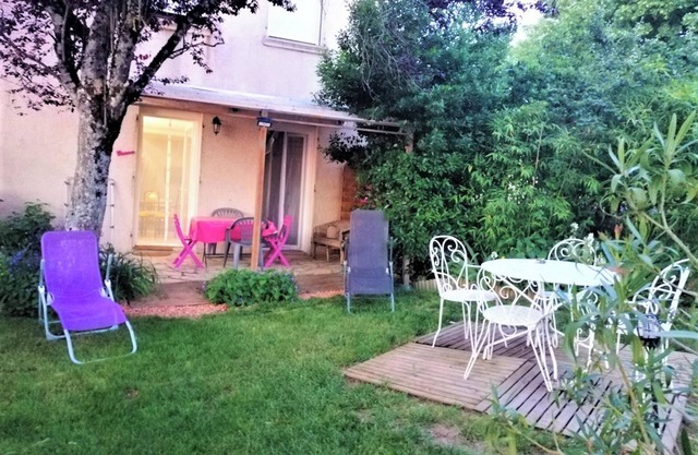 Homerez - Apt. Villeneuve with garden
