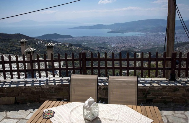 Homerez - Big house 6 km away from the beach for 10 ppl. with sea view at Volos