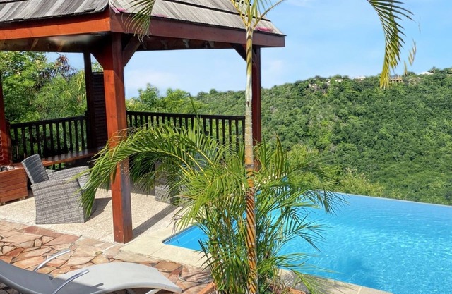 Homerez - Bungalow in Marigot, sea view.