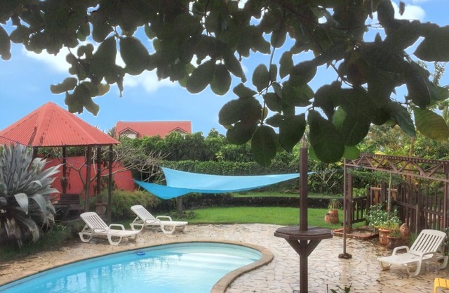 Homerez - Bungalow Trois-Rivières, Pool