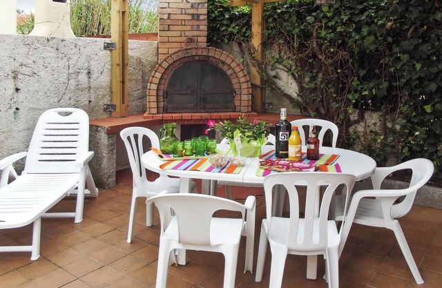 Homerez - Charming house in Frontignan with enclosed garden + BBQ