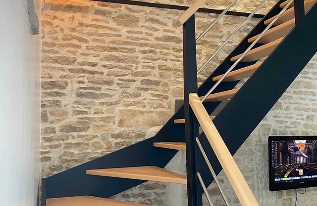 Homerez - Charming house in Les Riceys with private courtyard