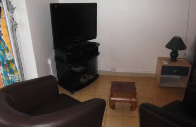 Homerez - Charming House in Saint-Anne with Terrace and Enclosed Garden