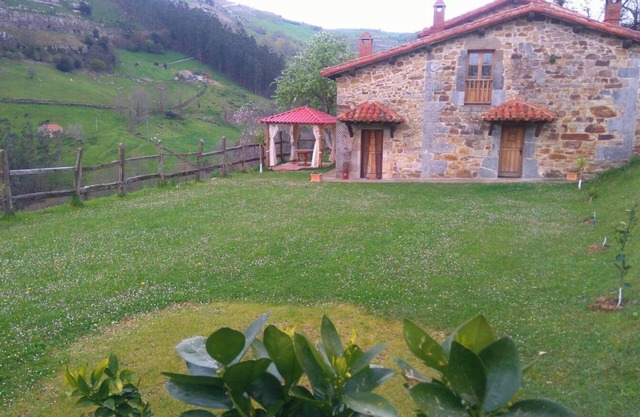 Homerez - Charming House in La Cavada with Jacuzzi