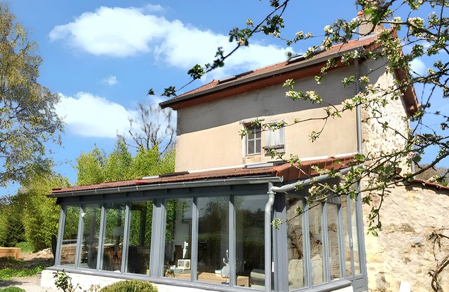 Homerez - Charming house in Charron with shared pool