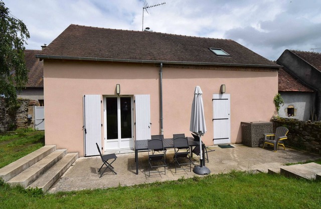 Homerez - Charming house in Souvigny with jacuzzi