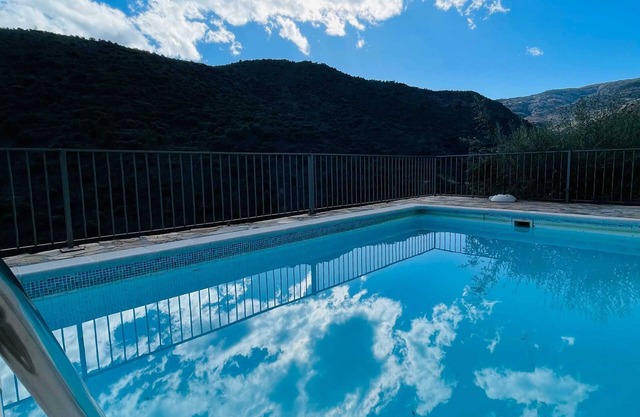 Homerez - Charming House in Laroya with Jacuzzi