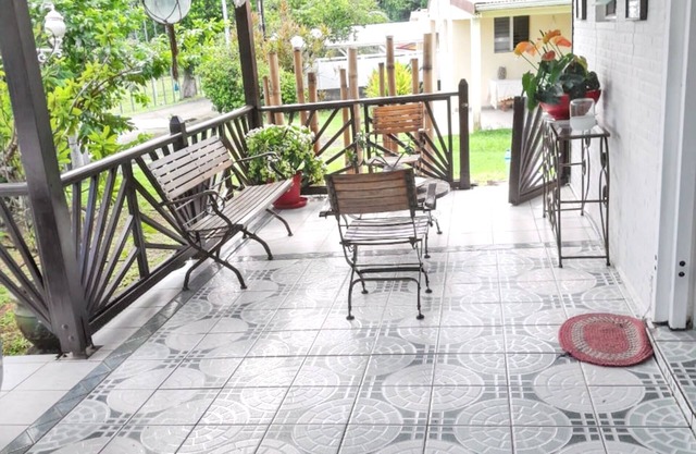 Homerez - Charming house in Ducos with private garden.