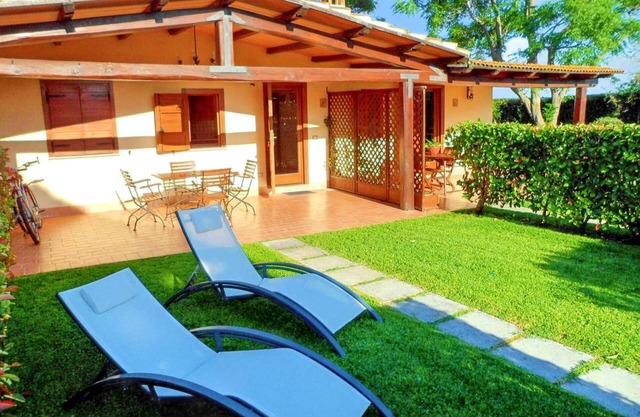 Homerez - Comfortable House in Pescia Romana with Terrace