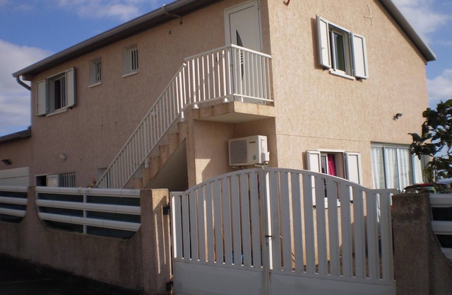 Homerez - Comfortable Apartment in Le Tampon, Sea View