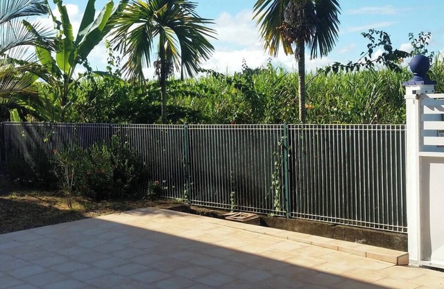 Homerez - Comfortable apartment with terrace in Petit-Canal - 50 m²