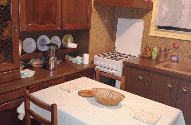 Homerez - Comfortable house in Montluçon with secluded garden