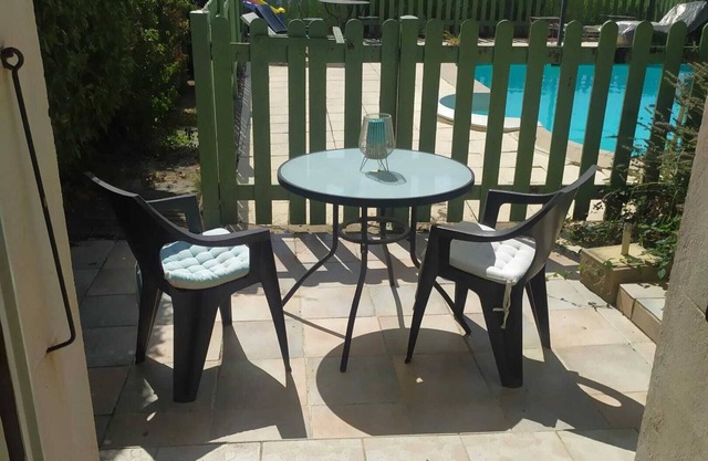 Homerez - Comfortable studio in Veyras with garden and pool