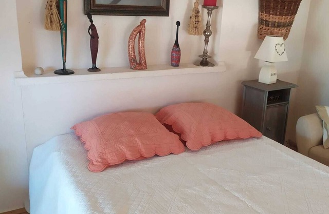 Homerez - Comfortable studio in Veyras with garden and pool