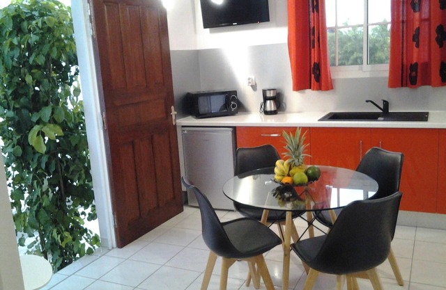 Homerez - Cosy house in Le Moule with shared pool