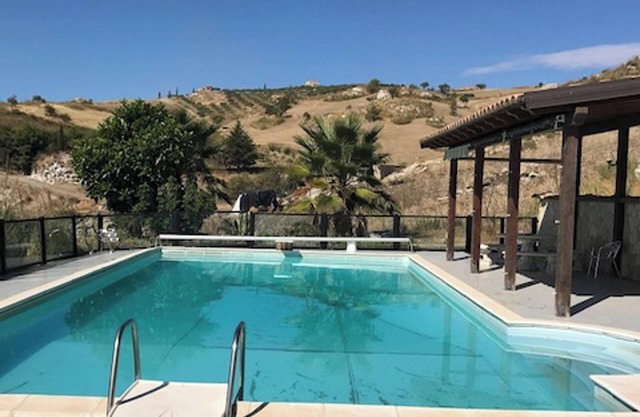 Homerez - Elegant Villa with Private Pool in Bivona