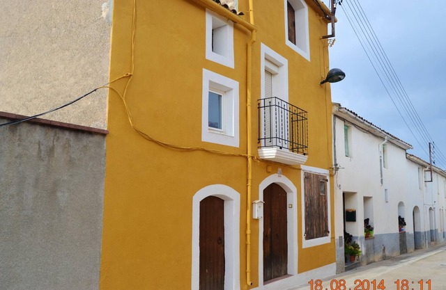 Homerez - House for 6 ppl. with terrace and balcony at Sant Pere Sacarrera