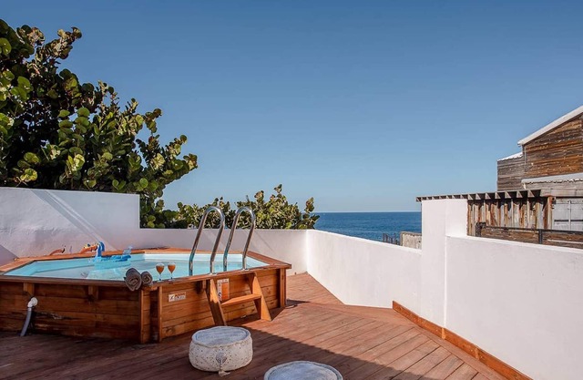 Homerez - House 10 km away from the beach with swimming-pool, jacuzzi and garden