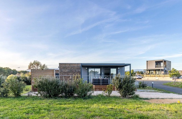 Homerez - House for 6 ppl. with shared pool, garden and terrace at Homps