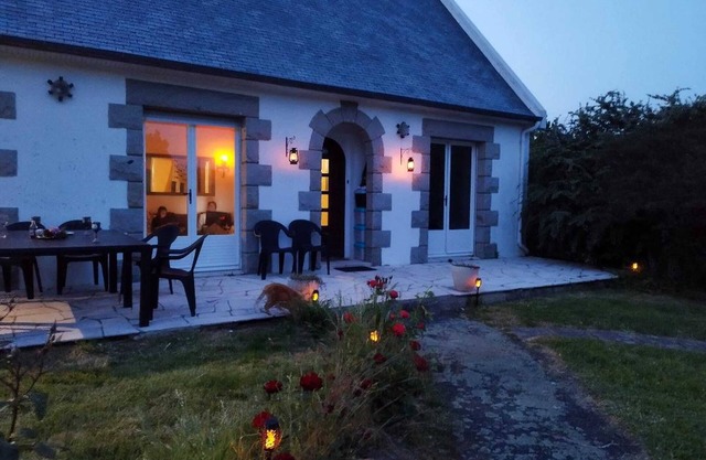 Homerez - House for 8 ppl. with swimming-pool, garden and terrace at Paimpont