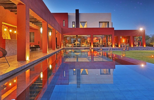 Homerez - Large villa for 16 people. with access to the pool, jacuzzi, spa and hammam