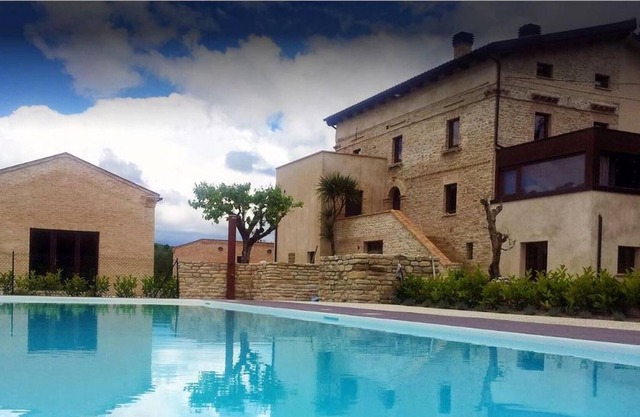 Homerez - Nice appartement for 4 ppl. with shared pool at Montalto delle Marche