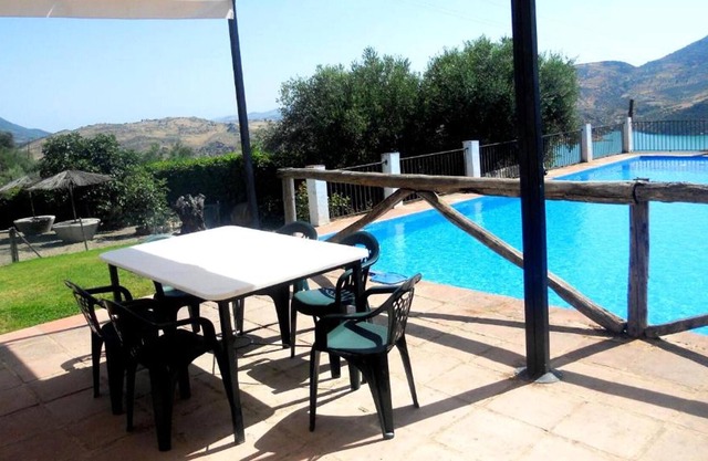 Homerez - Nice house for 7 ppl. with shared pool at Zahara de la Sierra