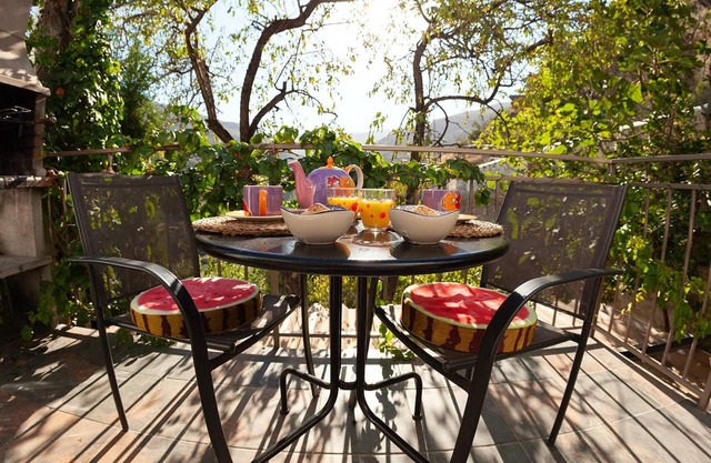 Homerez - Nice house for 2 ppl. with shared pool, jacuzzi and terrace at Laroya