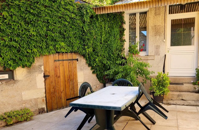 Homerez - Property for 5 ppl. with garden and terrace at Lignières-de-Touraine