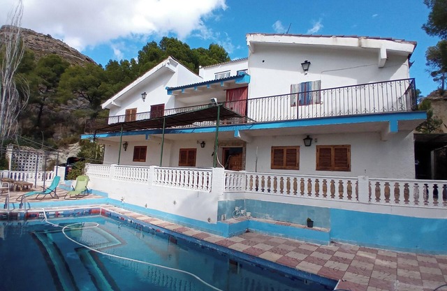 Homerez - Picturesque Villa in Chulilla with Private Pool