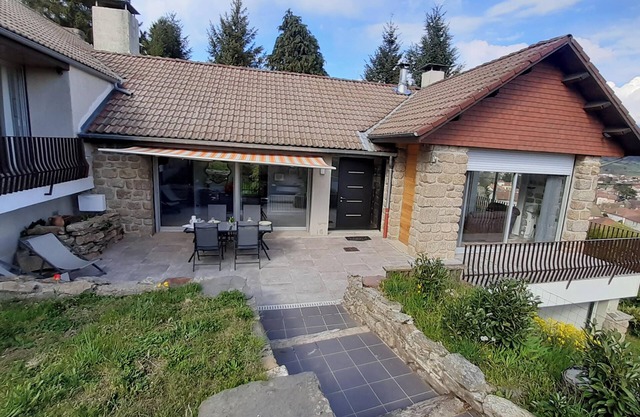 Homerez - Spacious house in Langogne, garden