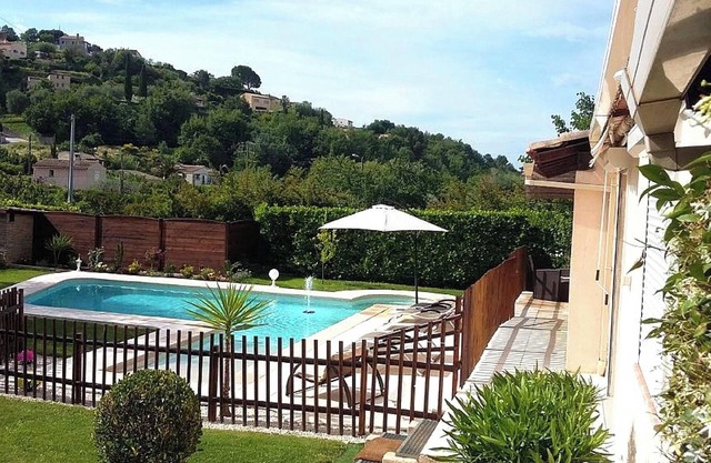 Homerez - Spacious villa with private pool in La Gaude