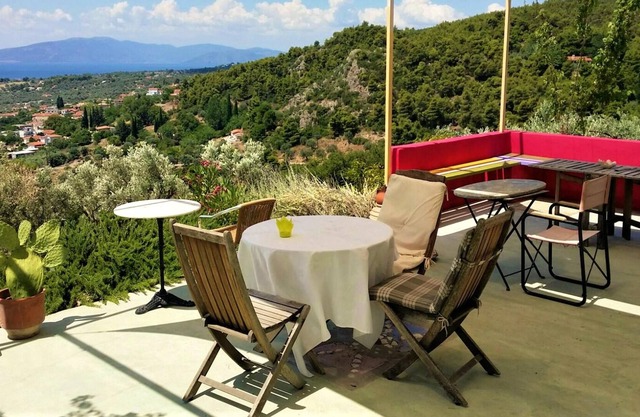 Homerez - Spacious villa with sea view and balcony