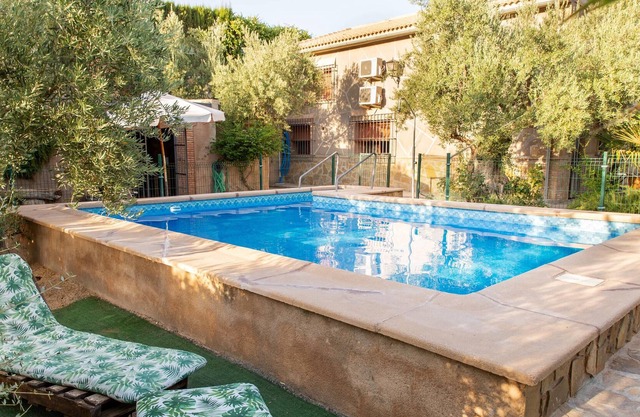 Homerez - Villa for 9 ppl. with swimming-pool and garden at La Guardia de Jaen