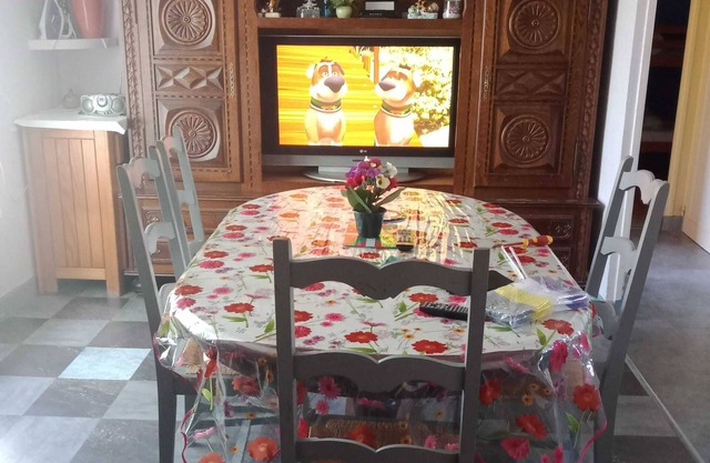 Homerez - Welcoming House in Montluçon with Private Garden
