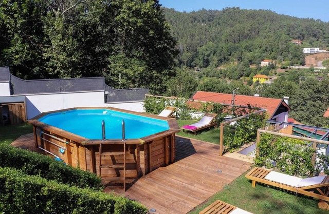 Homerez - Welcoming house with pool in Lomba