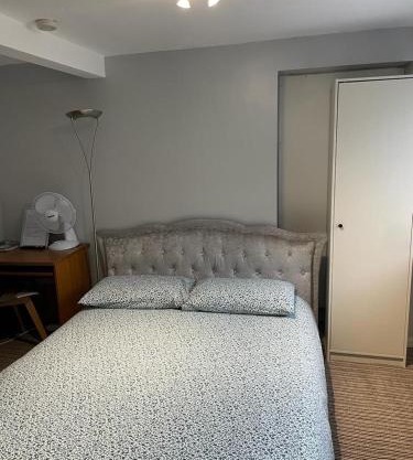 Homestay 1bedroom in family home with tiny wet room and own entrance