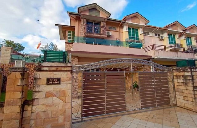 HOMESTAY D' SEPANGAR HILLS