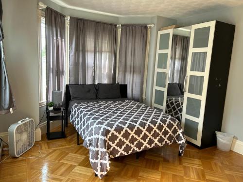 HomeStay Near Downtown Boston - Andrew Station Area