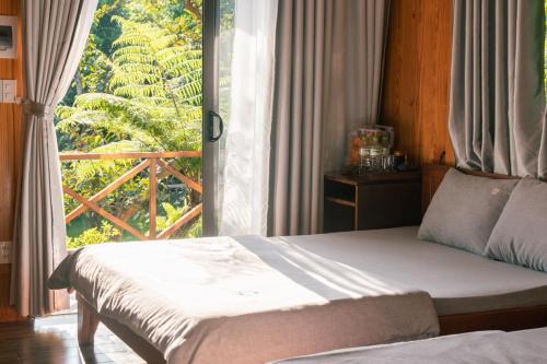 Homestay Nhà Bên Suối