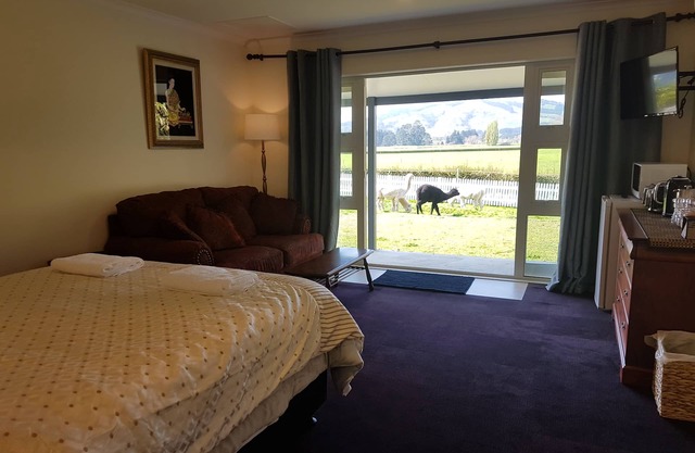 Homestead with Mountain View, Garden view, Farm Animals, Farm stay